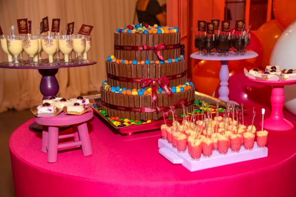bolos na festa de camila loures