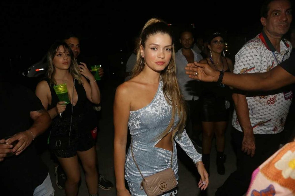 izabella cunha assistindo show de luan santana no carnaval das artes