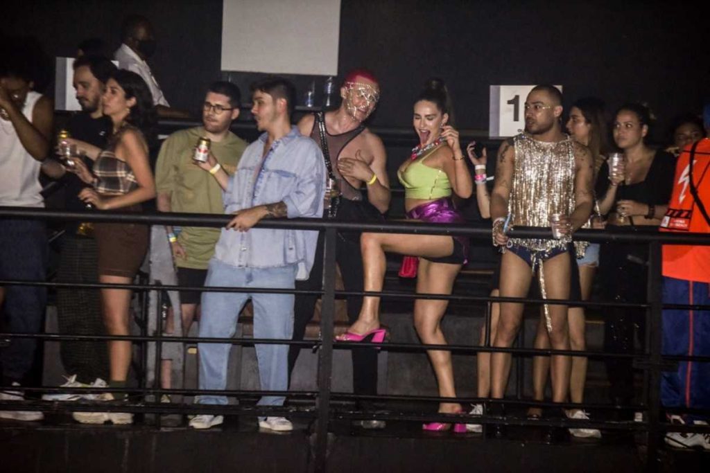 Kéfera dançando no camarote do bloco da pocah no festival será q abre?