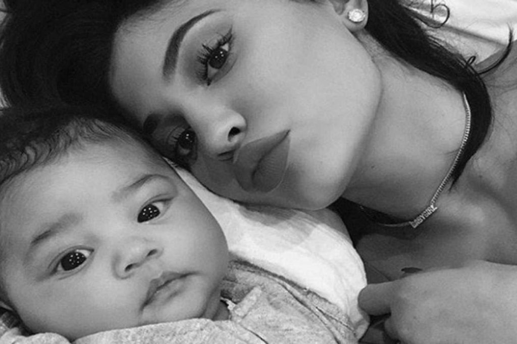 Kylie Jenner com Stormi pequenininha