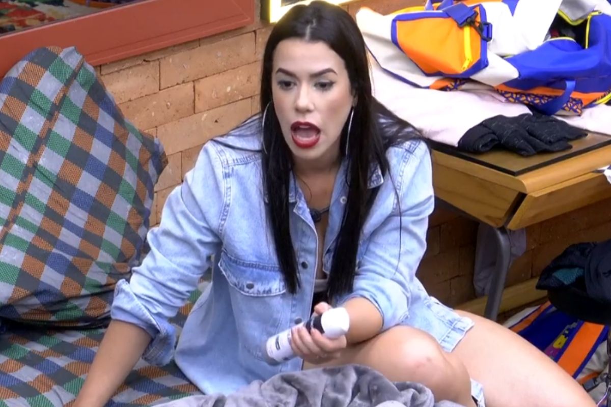 Larissa no quarto Lollipop