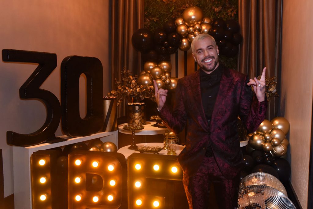 Lipe Ribeiro comemorou seus 30 anos com uma super festa