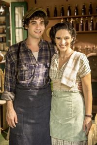 Lorenzo (Guilherme Prates) e Giovanna (Roberta Gualda)