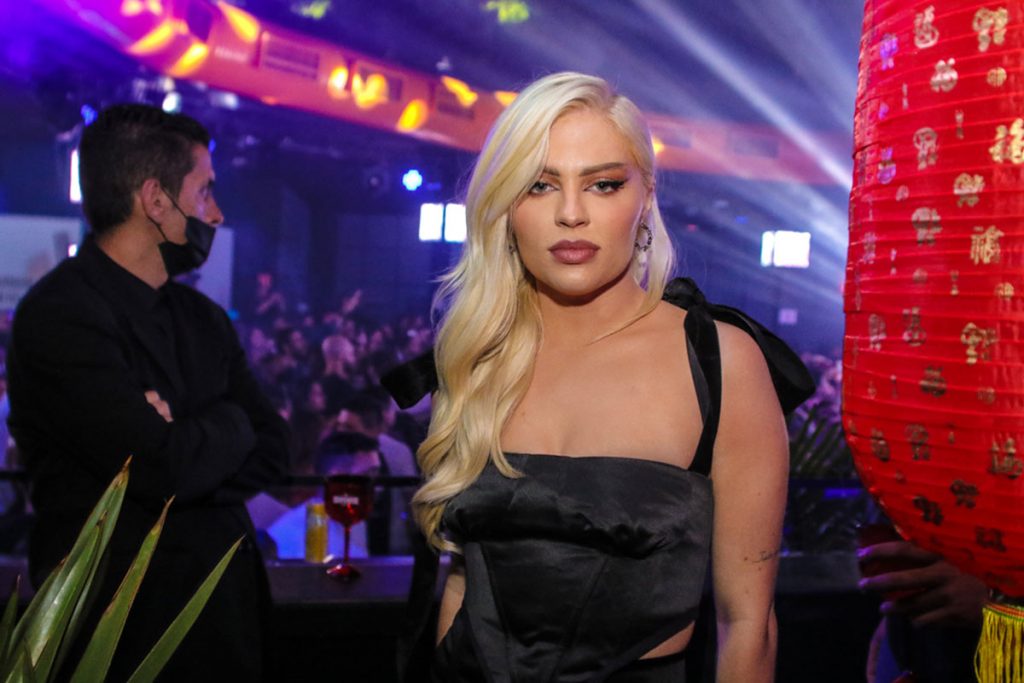 Luísa Sonza arrasou no carão para as fotos