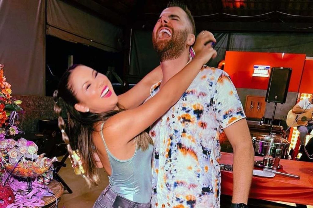 natália toscanoe zé neto em festa de carnaval intimista