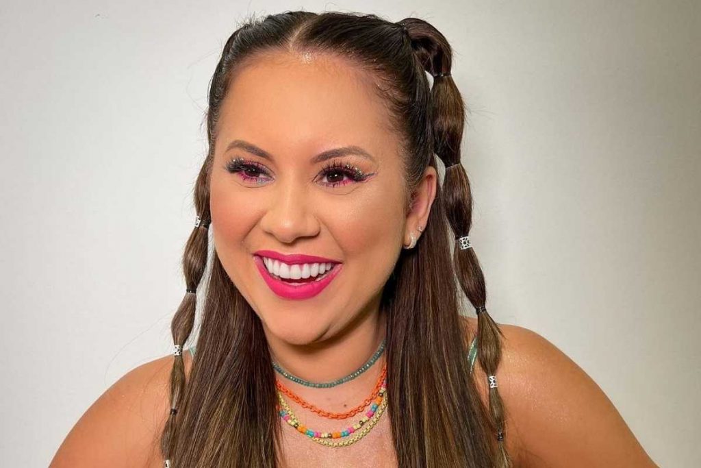 natália toscano em festa de carnaval intimista