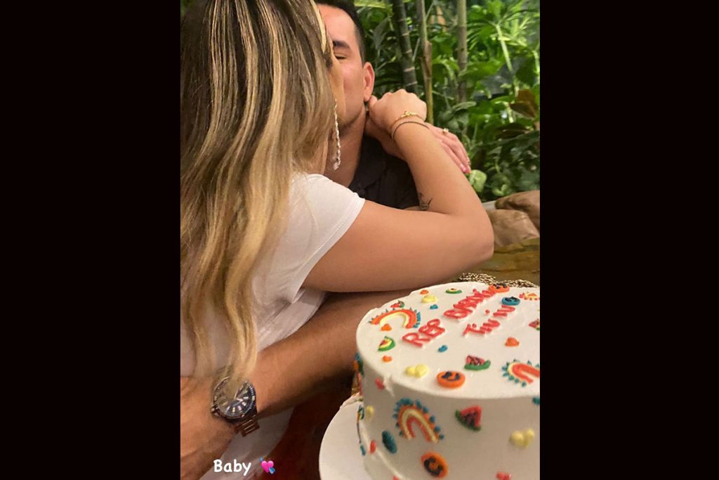 Pâmella Holanda assume namoro na web