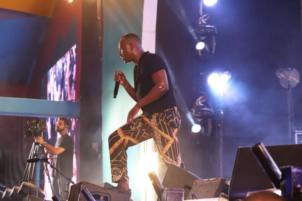 Cantor se apresentou no Riocentro, complexo de eventos da cidade 