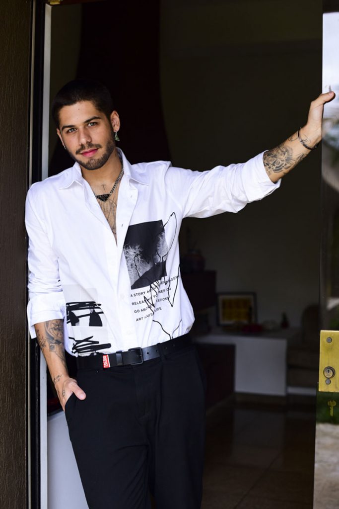 Zé Felipe durante trabalho para a Talismã Digital