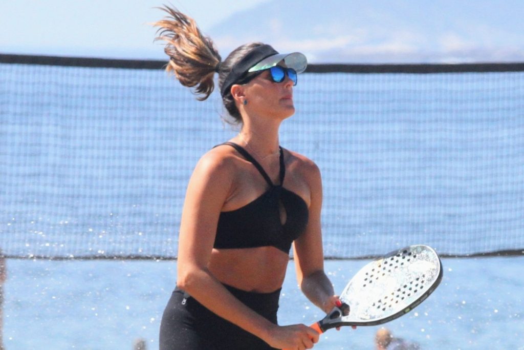 Daniella Sarahyba joga beach tênis no Rio