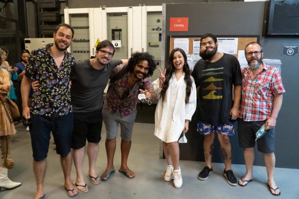 Juliette Freire foi conferir o musical As Cangaceiras Guerreiras do Sertão