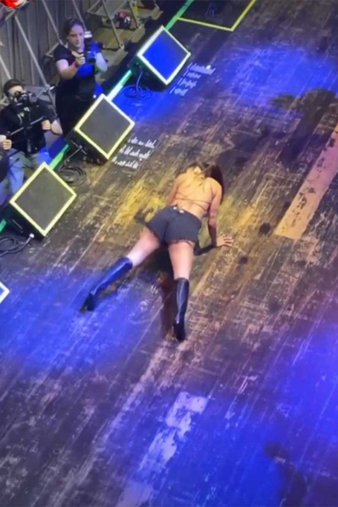 Anitta dança seu hit 