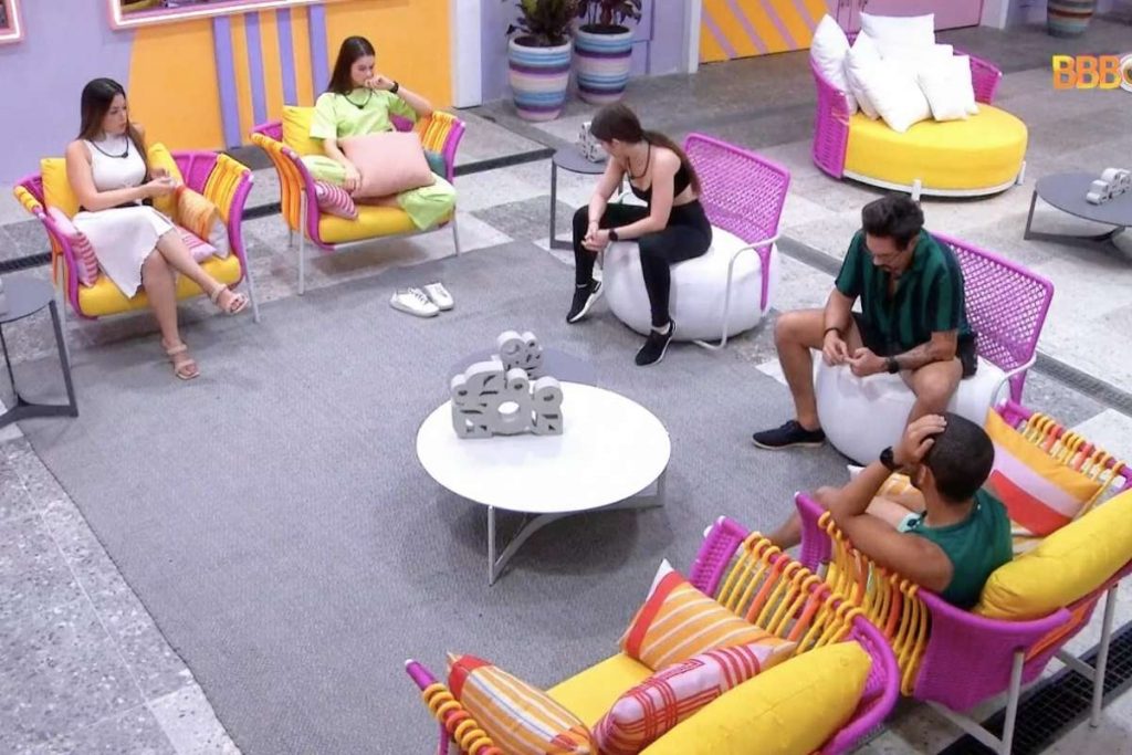 BBB22: 'Vai acabar nosso quarto', diz Laís revoltada após eliminação de Larissa