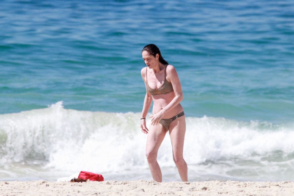 Bianca Byington curtiu praia no Rio de Janeiro