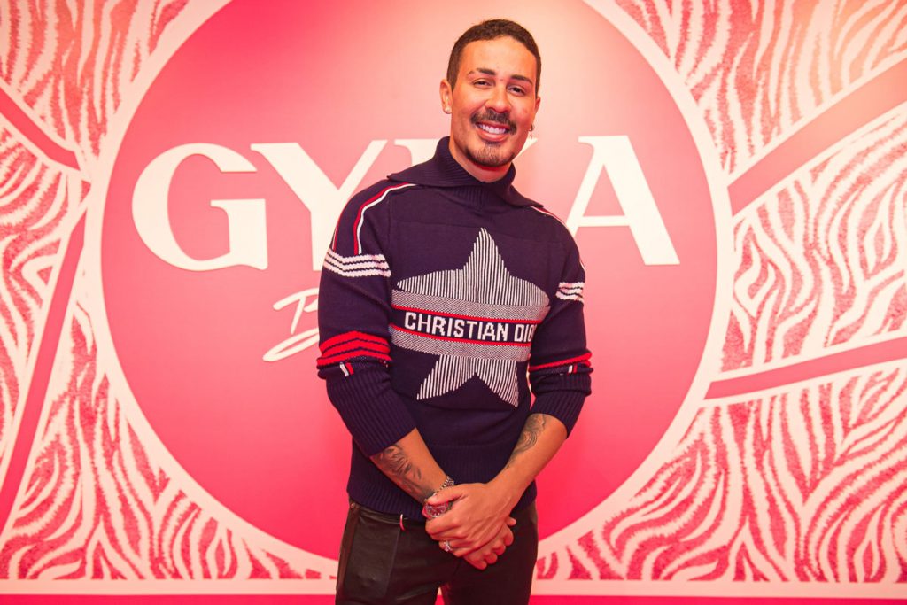 Carlinhos Maia em desfile da Gkay