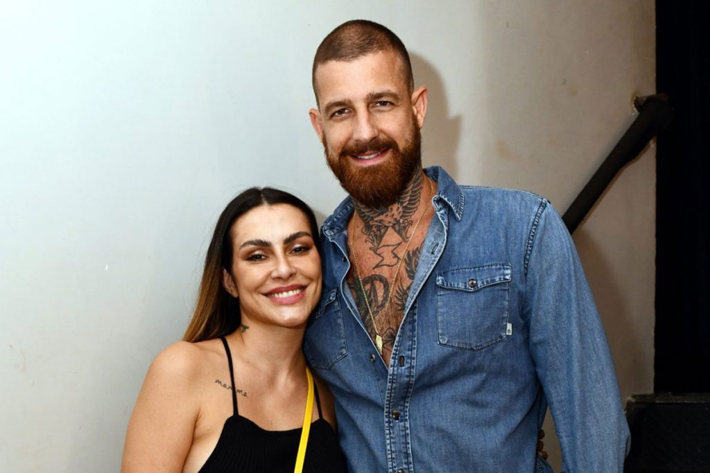 Cleo e o marido Leandro D'Lucca conferiram a peça estrelada por Vera Fischer