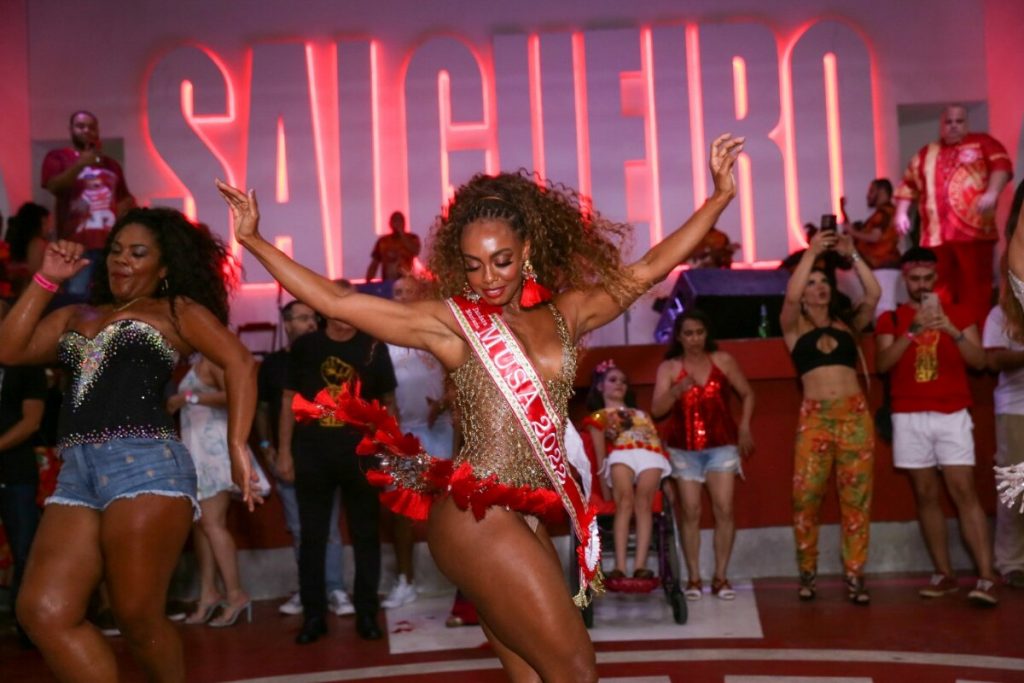 Dandara Mariana sambando