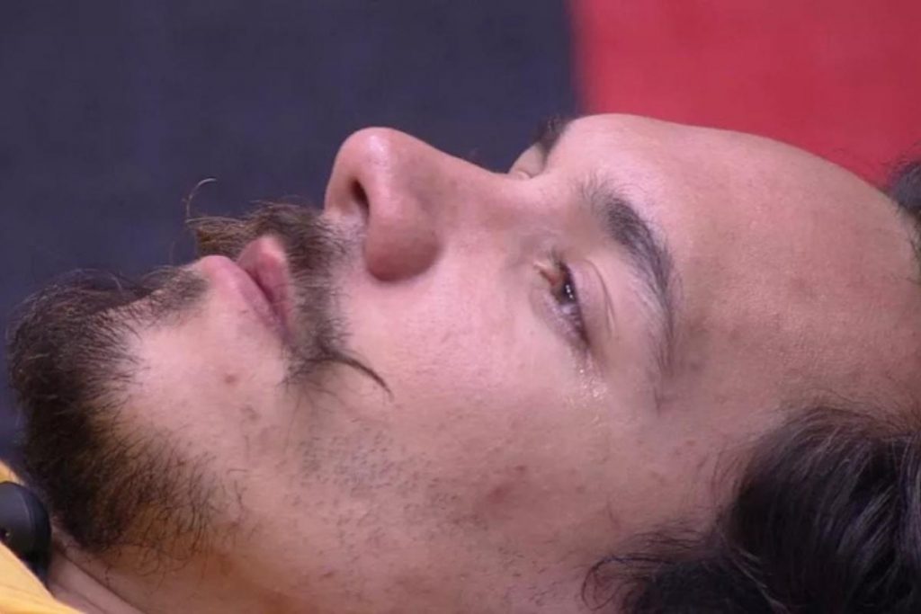 Eliezer chora em conversa com Vini no BBB22