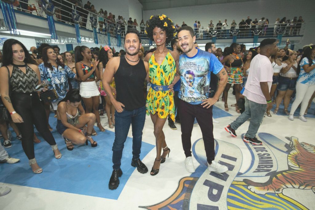 Famosos vão a ensaio na quadra da Império de Casa Verde