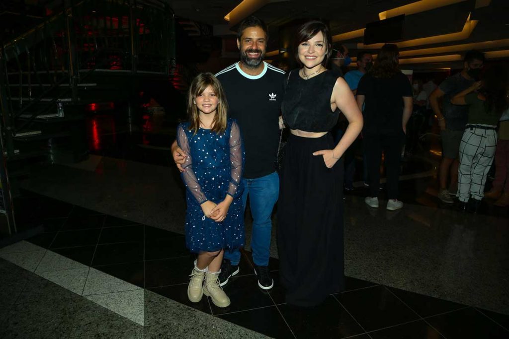 Fábio Rabin com a esposa, Camila Pinheiro e a filha do casal