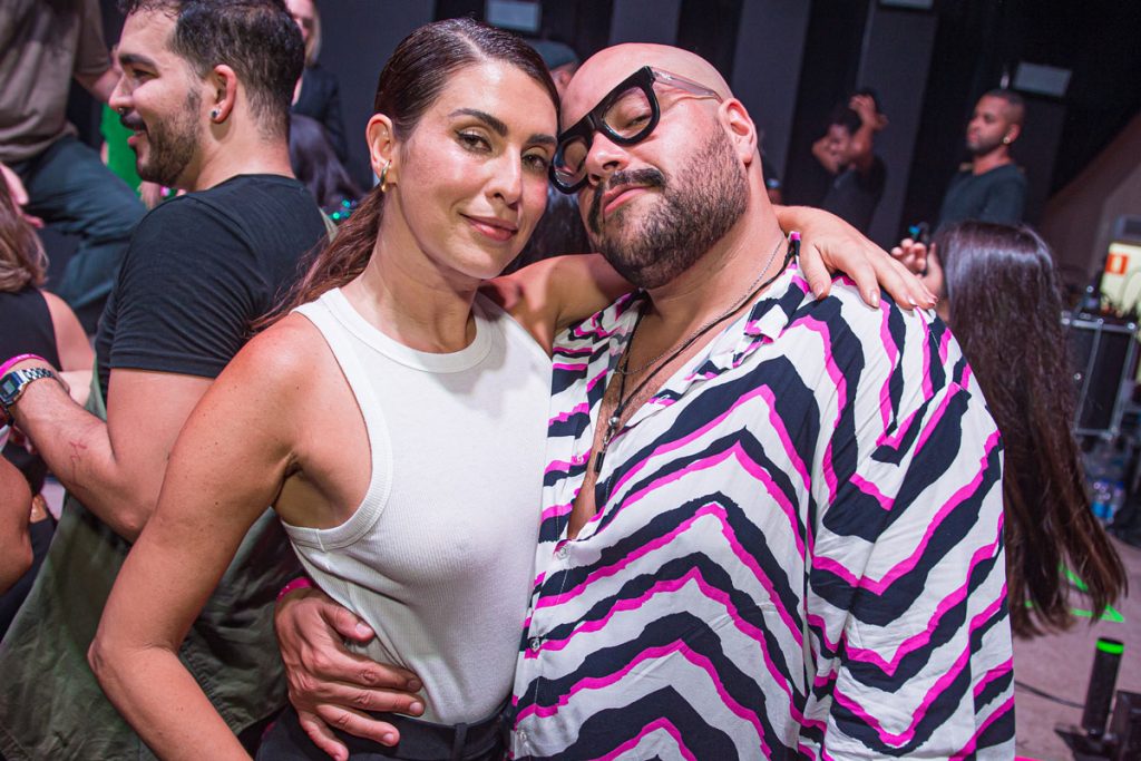 Fernanda Paes Leme e Tiago Abravanel em desfile da Gkay