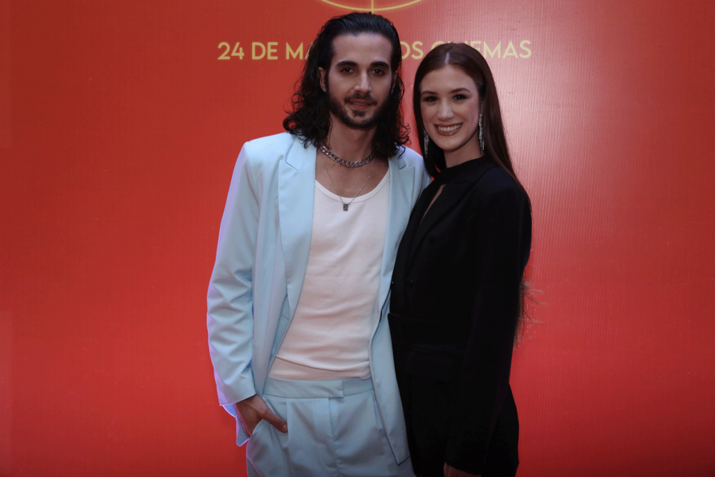 Fiuk e a namorada, Thaisa Carvalho