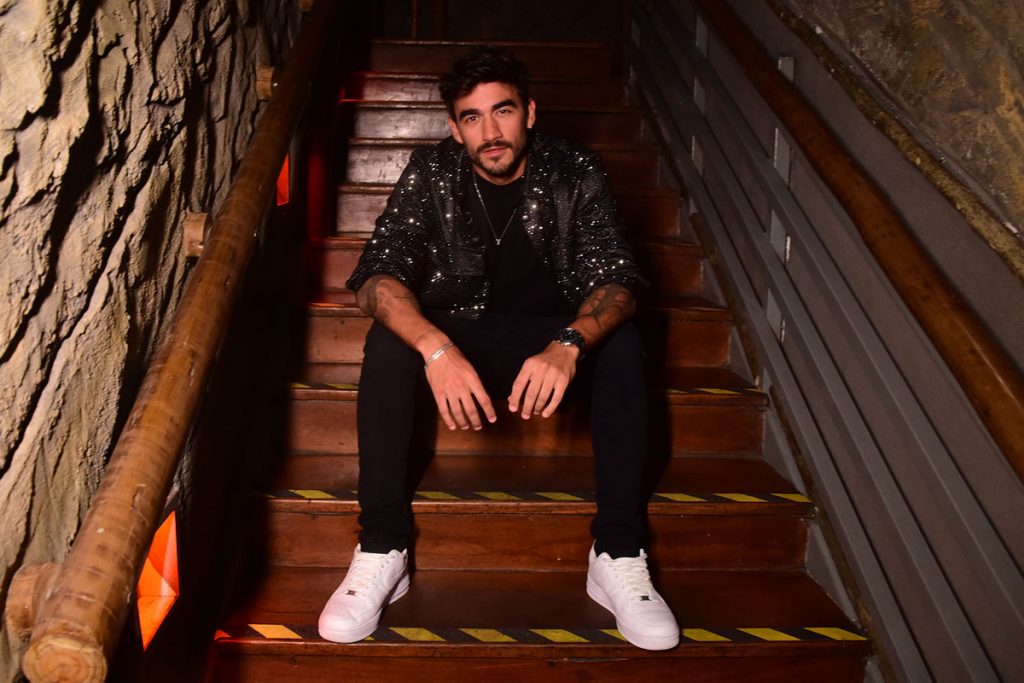 Gui Napolitano celebrou seus 31 anos em um bar de São Paulo