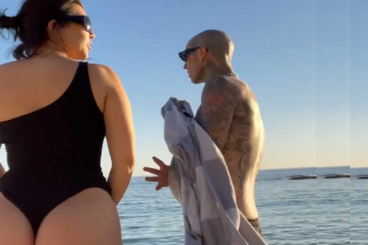 Kourtney Kardashian, Travis Barker na praia