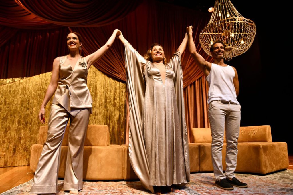 Larissa Maciel, Vera Fischer e Mouhamed Harfouch mostraram muita sintonia no palco