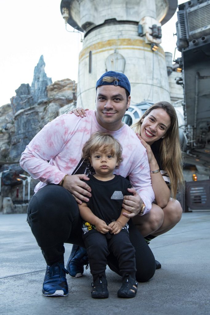 Luccas Neto curte dias na Disney ao lado da família