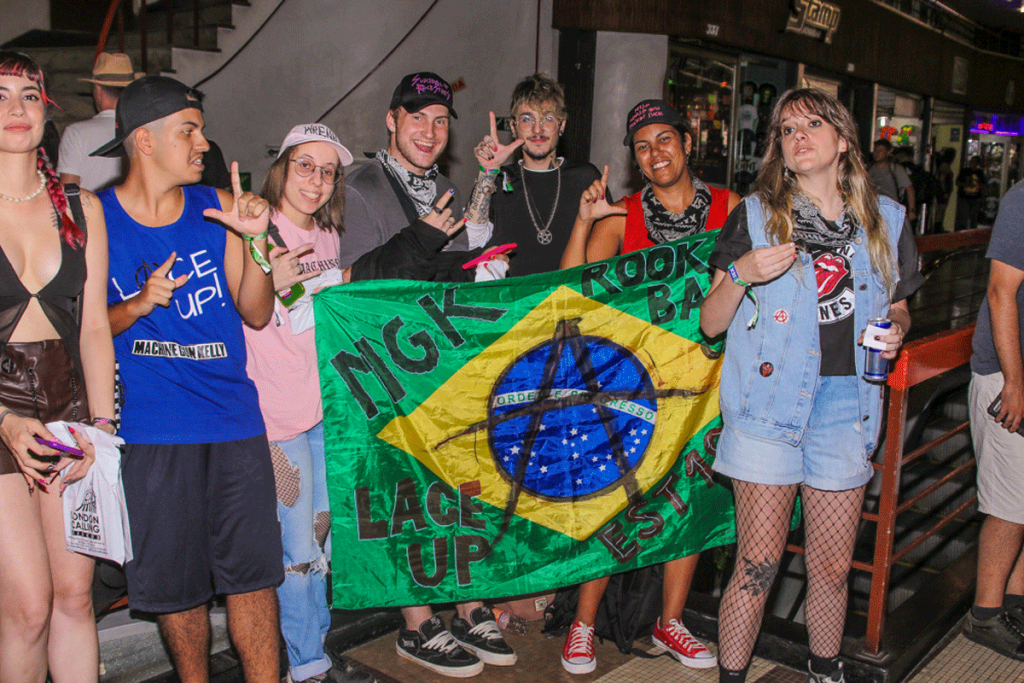 Fãs de Machine Gun Kelly na Galeria do Rock