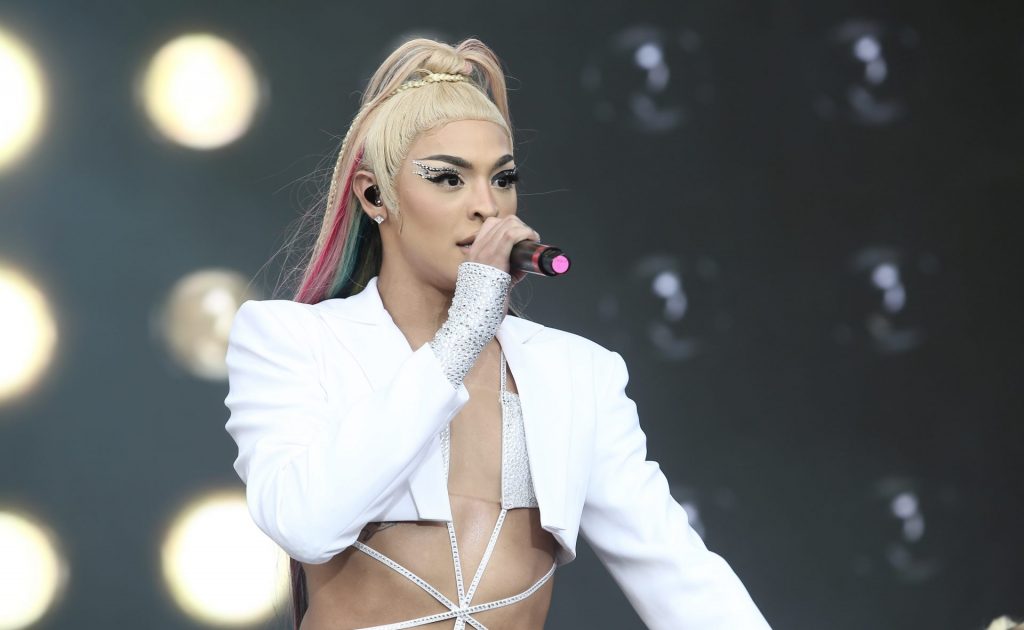 Pabllo Vittar agita palco de festival em São Paulo
