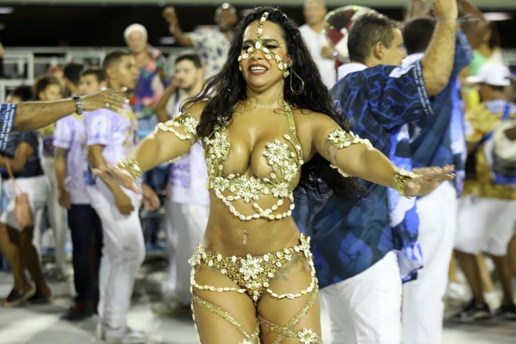 Rayssa Oliveira, rainha de bateria da Beija-Flor