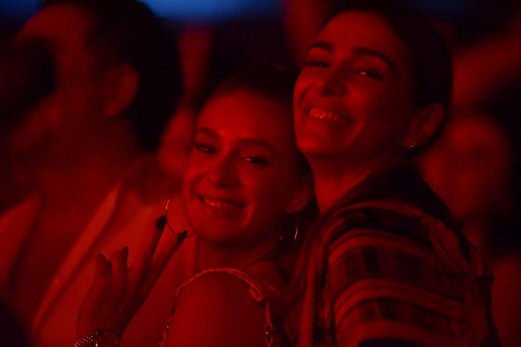 Marina Ruy Barbosa e Mônica Martelli no show do The Strokes