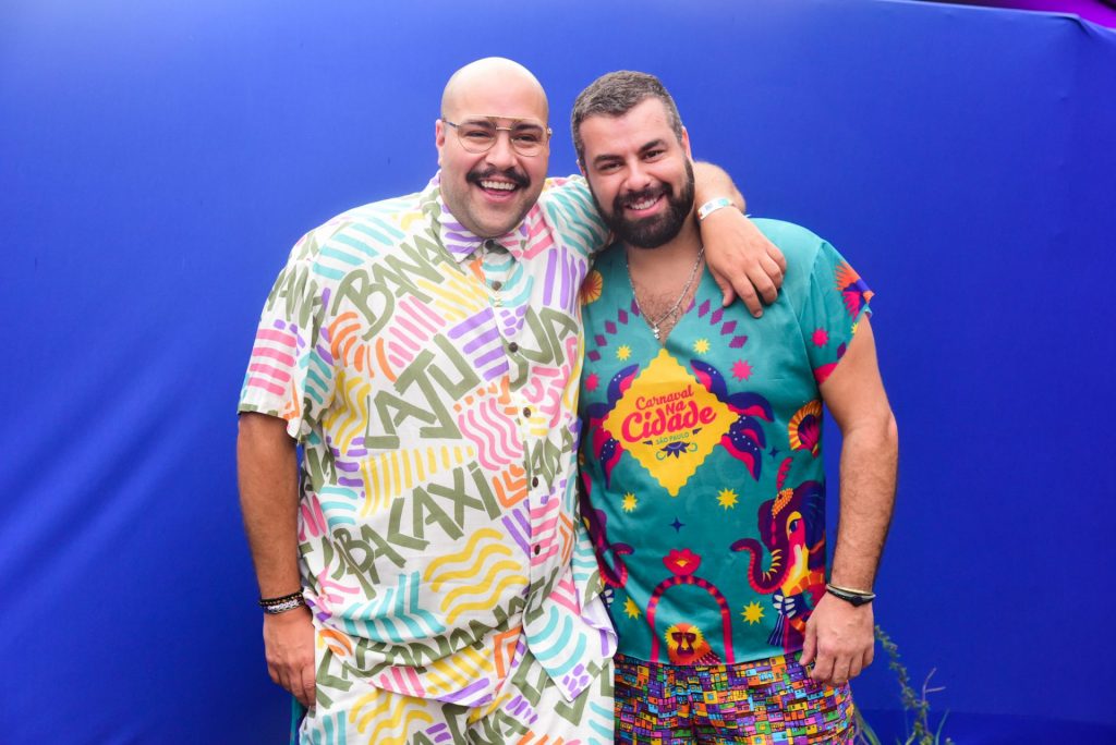 Tiago Abravanel e Fernando Poli posando para foto