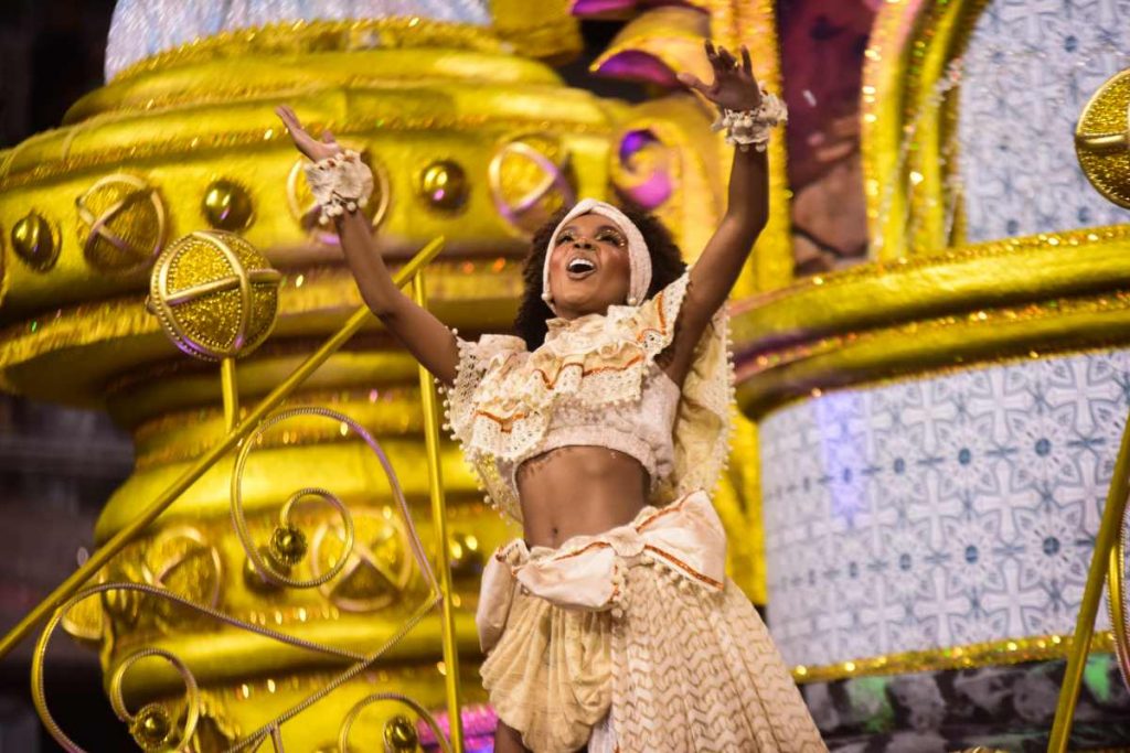 Thelma sambando Vai Vai