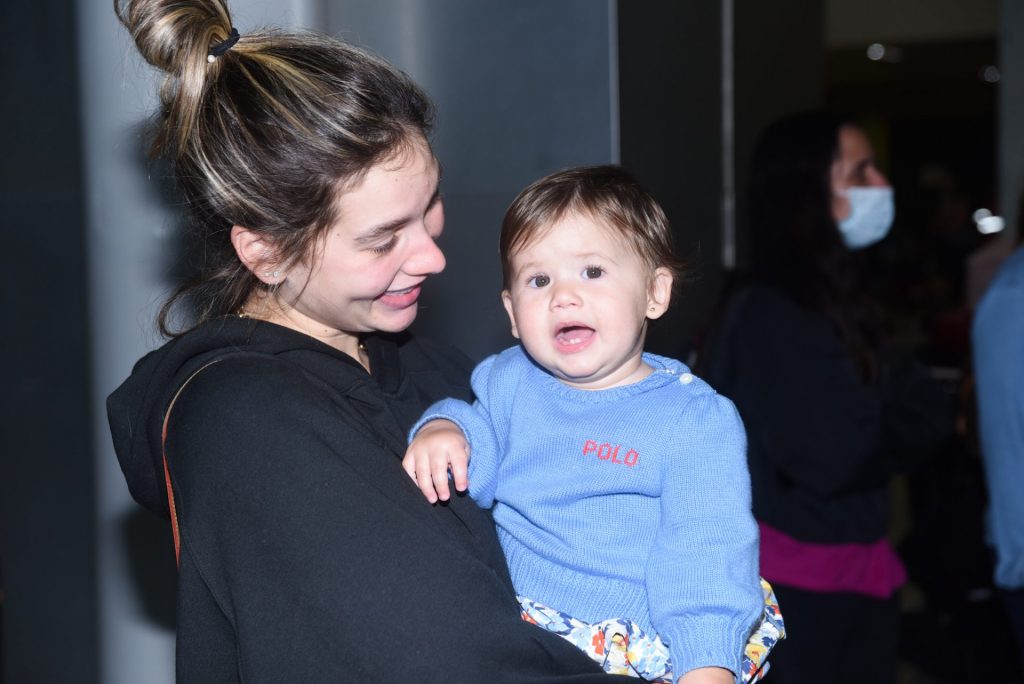 Virginia Fonseca, Zé Felipe e Maria Alice desembarcam em Guarulhos, São Paulo