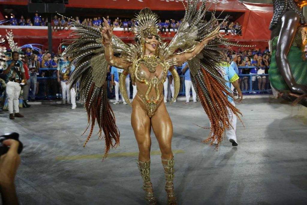  Andrea de Andrade brilha em desfile da Vila Isabel