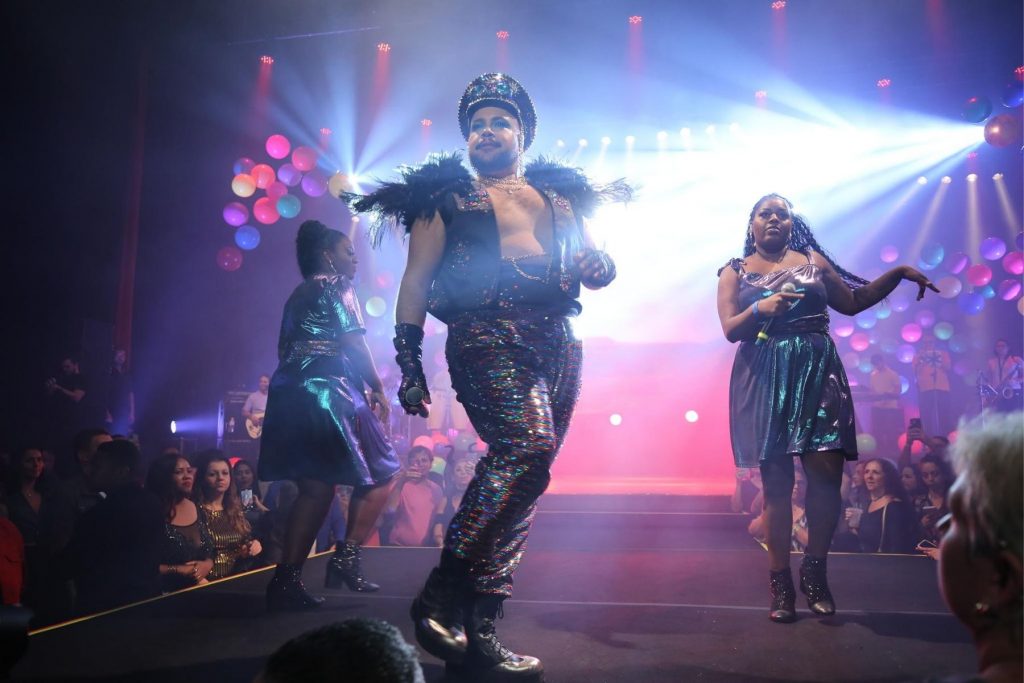 tiago abravanel no baile do abrava