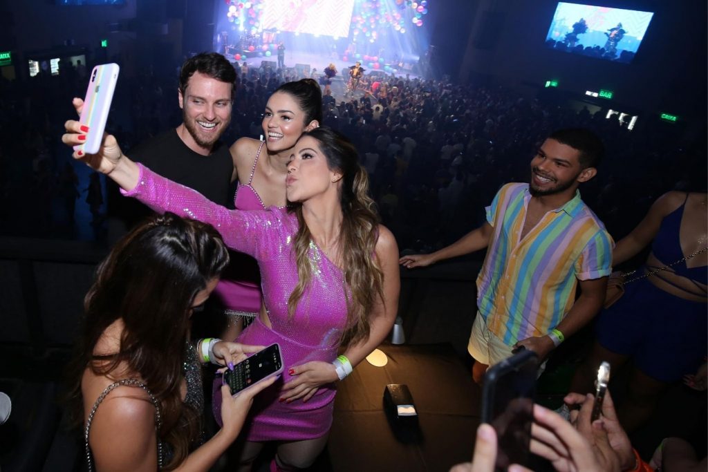 famosos no baile do abrava