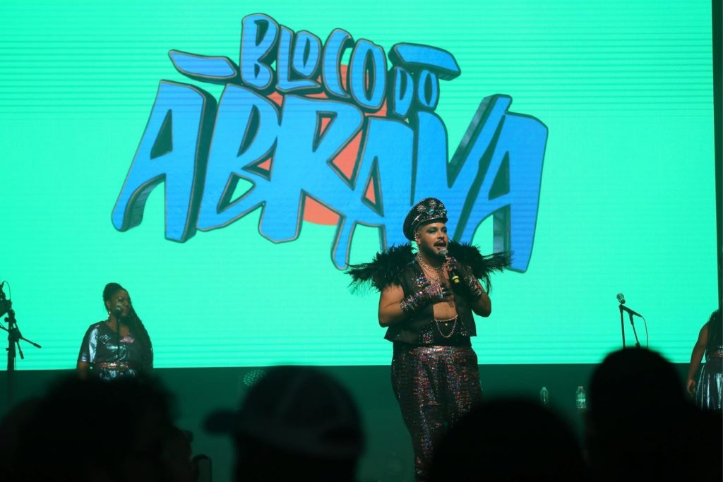 tiago abravanel no baile do abrava