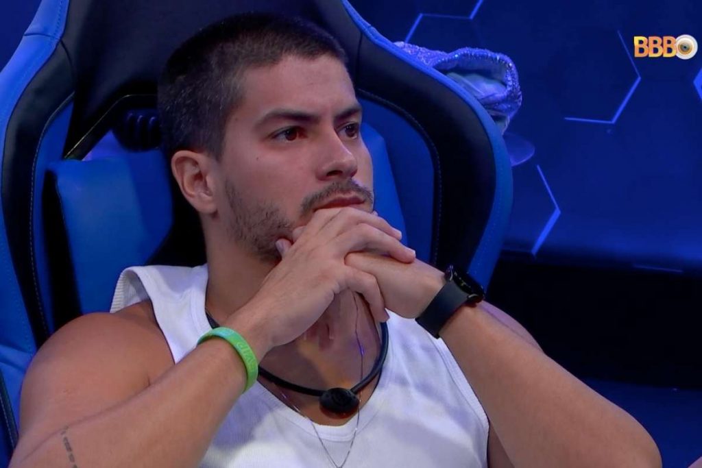 BBB22: Arthur se irrita com Gustavo após eliminação falsa