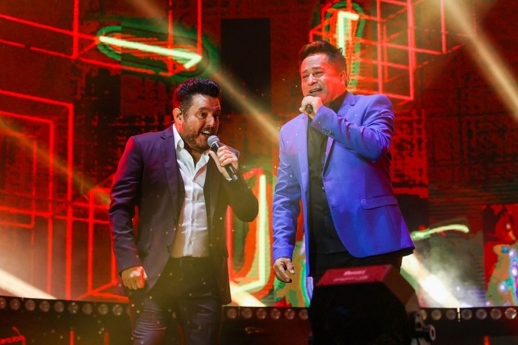 show bruno e marrone junto com leonardo