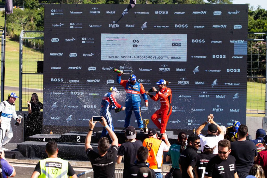 Caio Castro durante competição automobilística