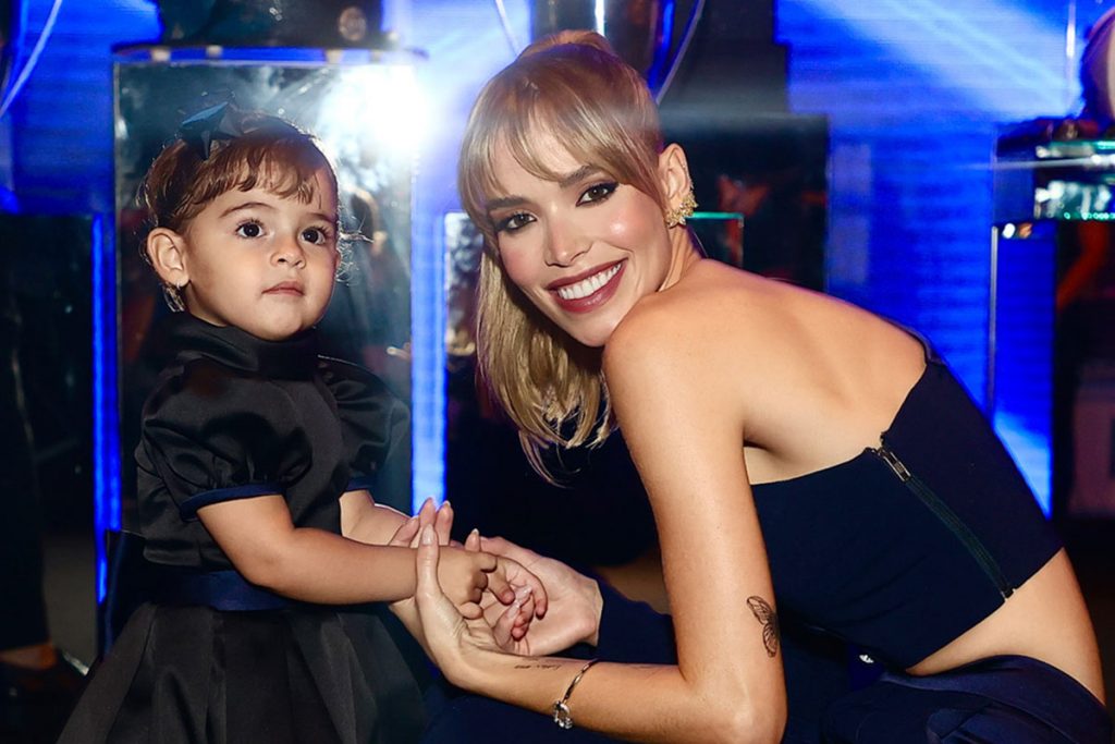 Carol Dias com a filha Esther