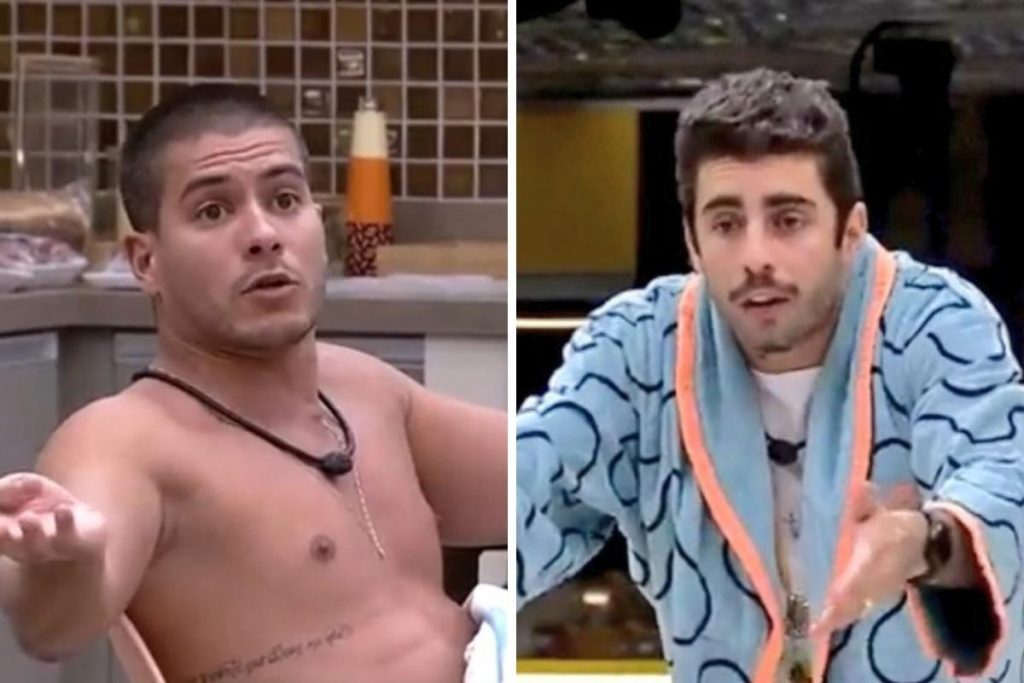 Arthur Aguiar e Pedro Scooby durante exibição do BBB22