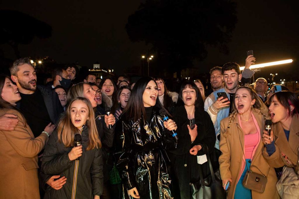 Laura Pausini junto aos fãs