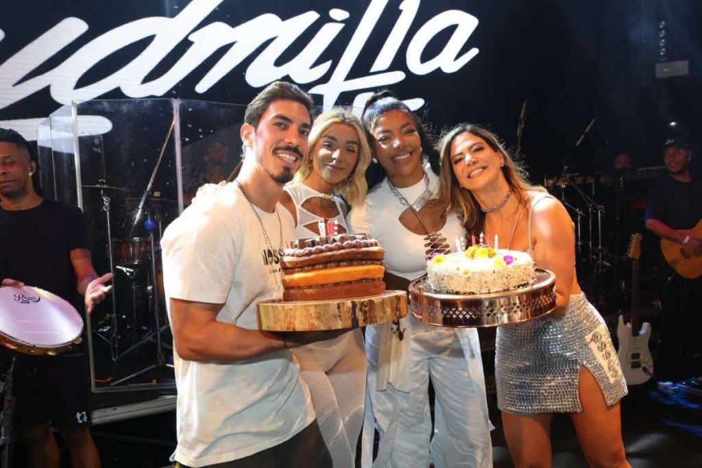 Ludmilla reúne amigos em show no seu aniversário