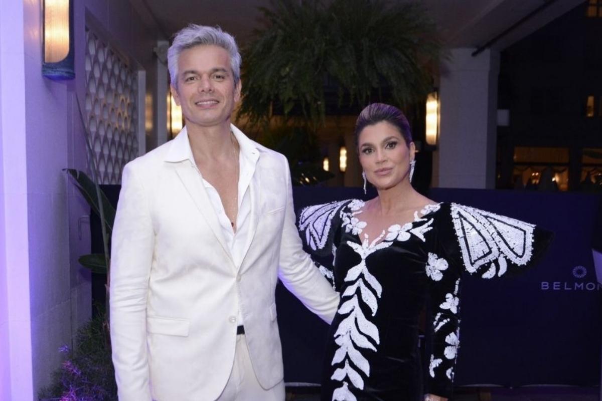 Flávia Alessandra e Otaviano Costa posam para foto em Baile da Vogue