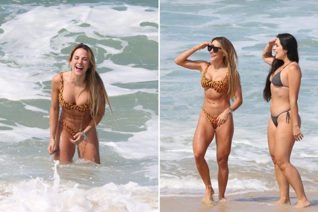 Gabi Martins em praia do Rio de Janeiro